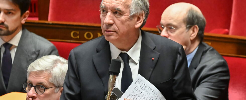 The PS plans to overthrow the government Bayrou Impassible