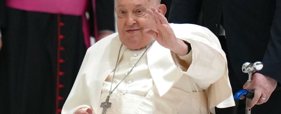 The Pope has double sided pneumonia latest news