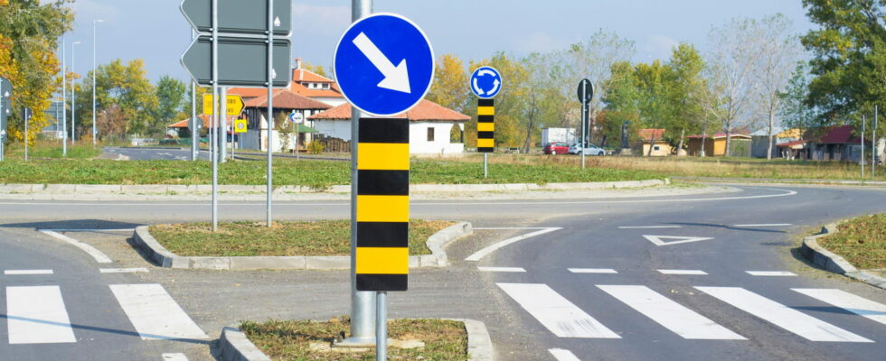 This new roundabout upsets the habits of motorists it will