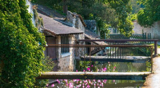 This village 30 minutes from Paris has a crazy charm