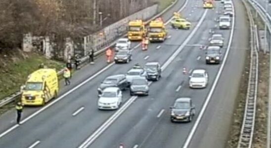 Three lanes closed after chain collision with 10 cars on