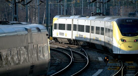 Total stop in train traffic north of Stockholm