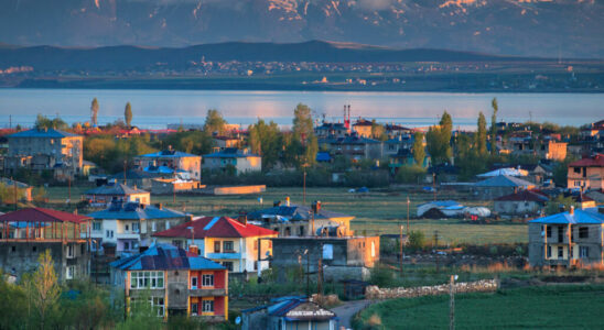 Turkiye Vans pro kurdish mayor ousted against the backdrop of fragile