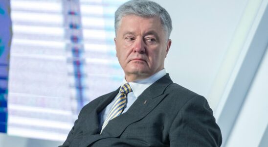 Volodymyr Zelenskys political offensive against his rival Petro Poroshenko