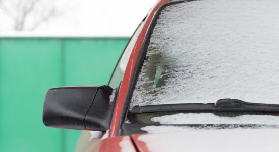 Winter this bad habit can crack your windshield in an