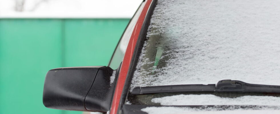 Winter this bad habit can crack your windshield in an