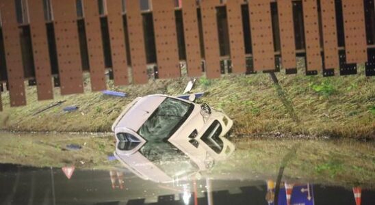 112 news car in the water passengers without a trace