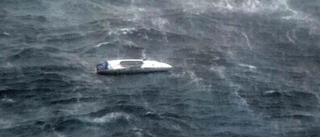 1740974656 Rowers rescued from tropical cyclone