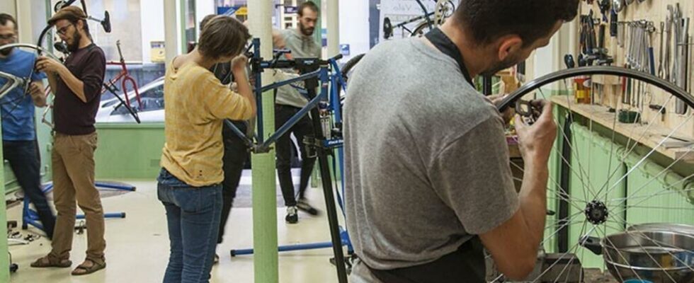 Bicycle repair workshops an economic and ecological alternative