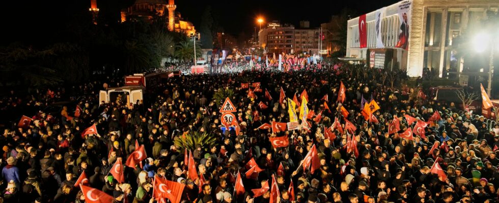 Big protests in Istanbul despite ban