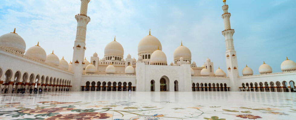 Cheikh Zayed mosque the jewel of Abu Dhabi