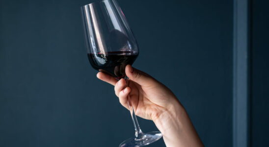 Does red wine give cholesterol