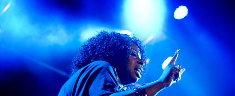 Famous artist Angie Stone death in car accident