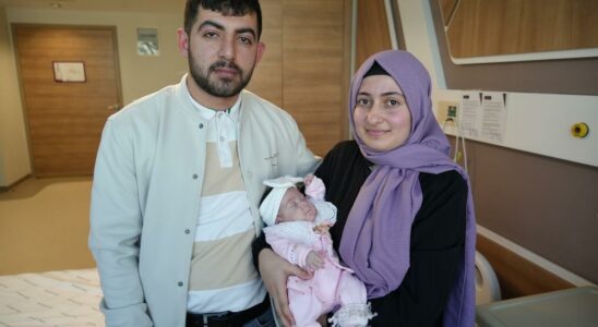 Finger baby grew in intensive care 400 grams born Aylin