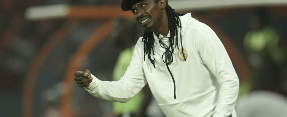 Football why Aliou Cisse the ex selected senegal signs in Libya