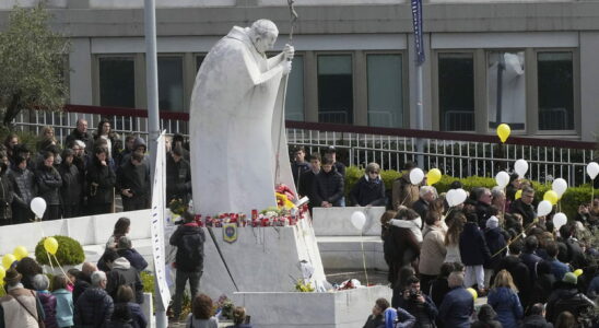 Fragile Pope Francis thanks his faithful during this time of