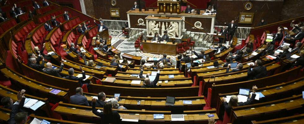 France MPs adopt a resolution to support Ukraine calling for