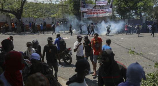 Haiti the police disperse a demonstration against the violence of