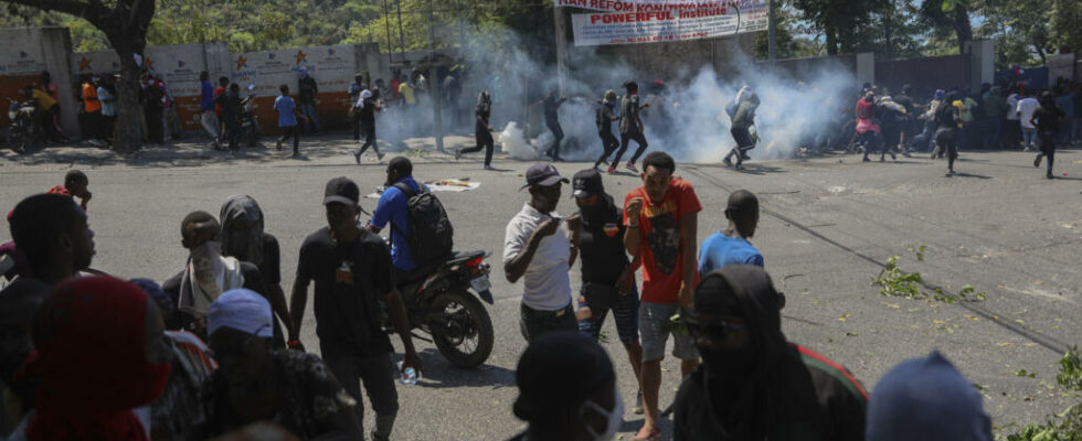 Haiti the police disperse a demonstration against the violence of