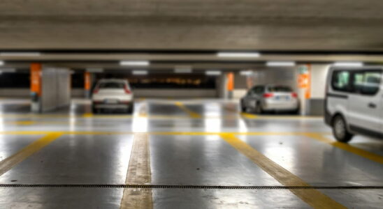 He forgets his car at the airport a motorist must