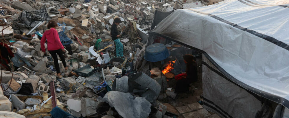 In Gaza shortages and power cuts use the inhabitants