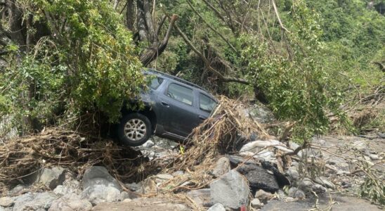 In Reunion following the Cyclone Garance the land and social