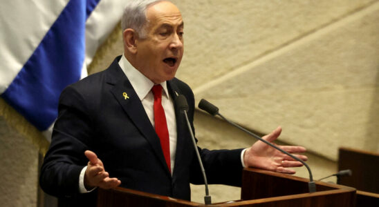 Israel Benyamin Netanyahu taunted by relatives of hostages from October