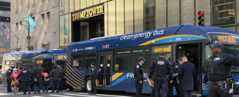 Jewish protesters invaded Trump Tower in New York 98 Detention