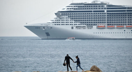 Prohibition of cruise ships the flip flop of the mayor of