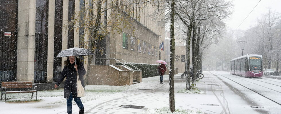 Snow arrives in all these departments even in the plain