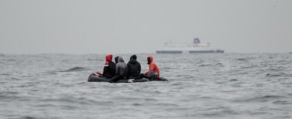 Survey on the sinking of migrants in the English Channel