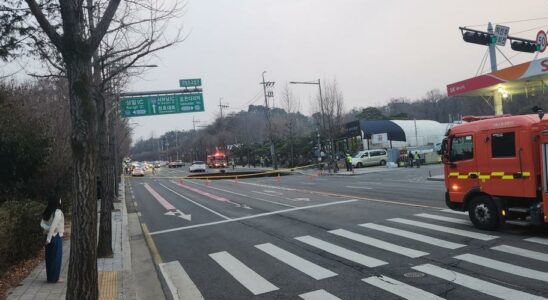 The giant pit formed on a highway in South Korea