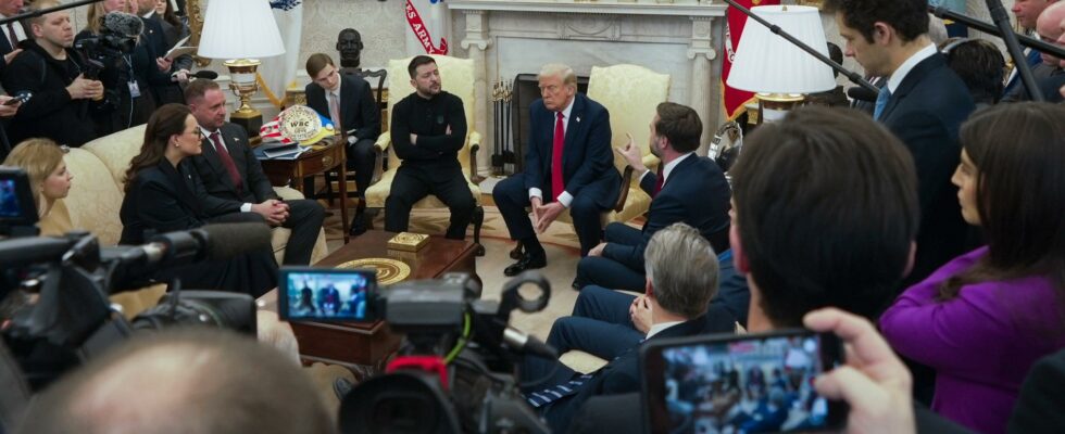 Ukrainians close up behind the president