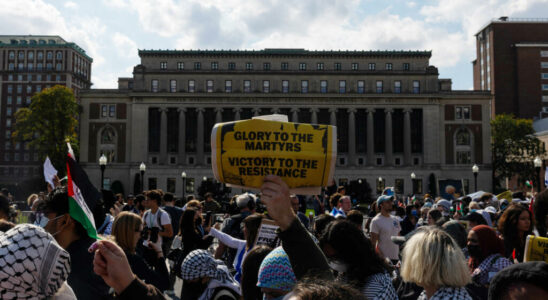 United States the University of Columbia yields to the pressure