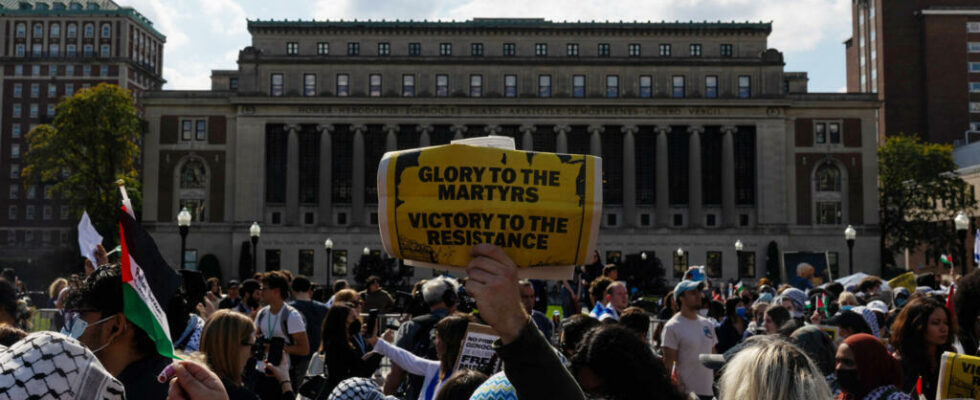 United States the University of Columbia yields to the pressure