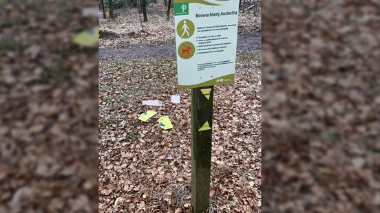 Vandals destroy plates of leash obligation for dogs in wolven