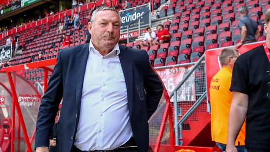 Which system will FC Utrecht play Ron Jans is not