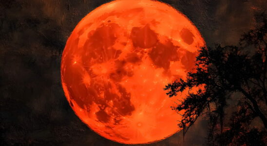 Will a full moon of blood are about to ignite